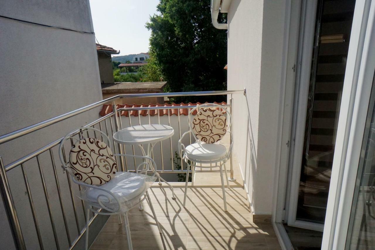 יזרה Apartments Sanja מראה חיצוני תמונה