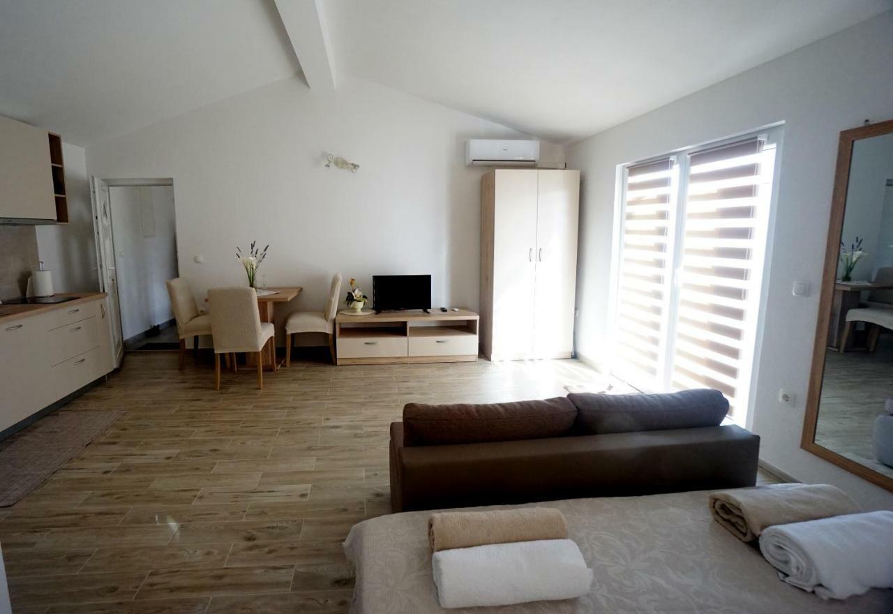 יזרה Apartments Sanja מראה חיצוני תמונה