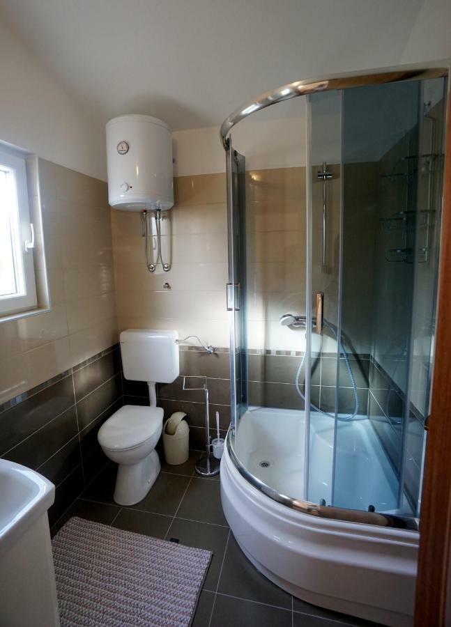 יזרה Apartments Sanja מראה חיצוני תמונה