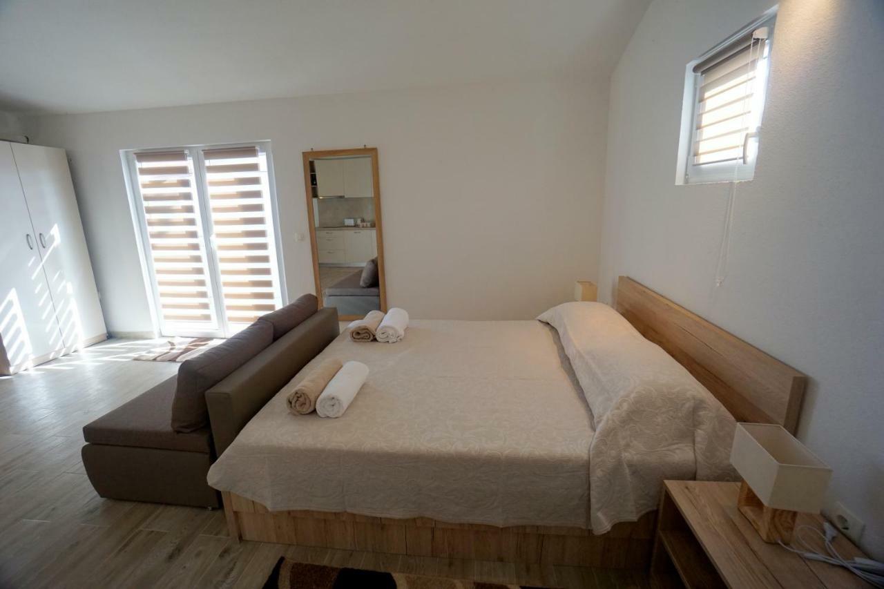 יזרה Apartments Sanja מראה חיצוני תמונה