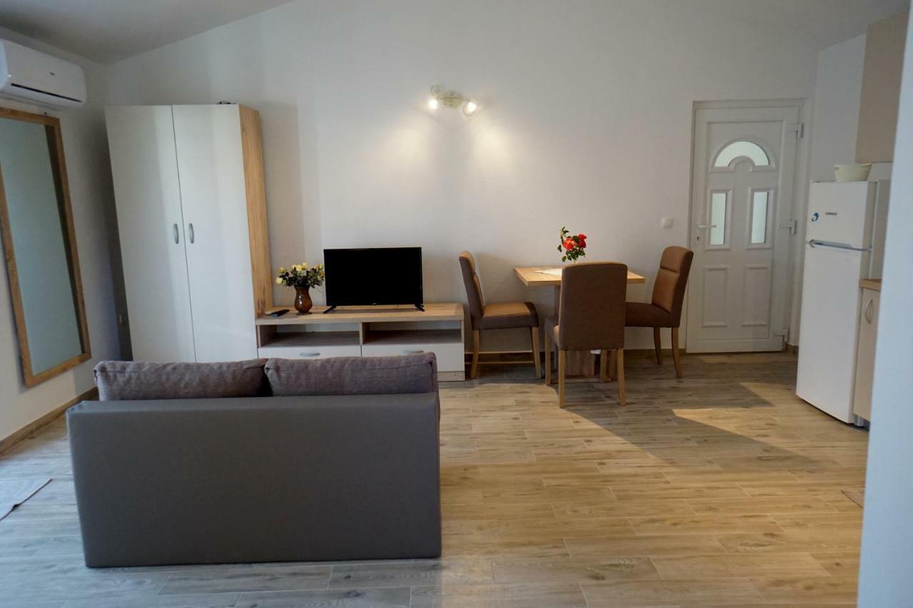 יזרה Apartments Sanja מראה חיצוני תמונה