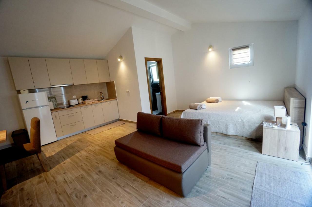 יזרה Apartments Sanja מראה חיצוני תמונה