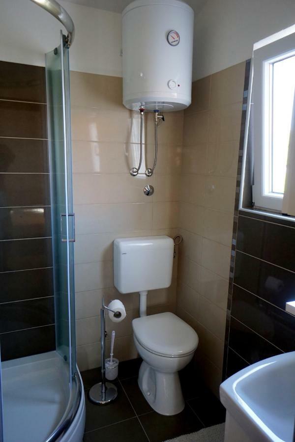 יזרה Apartments Sanja מראה חיצוני תמונה