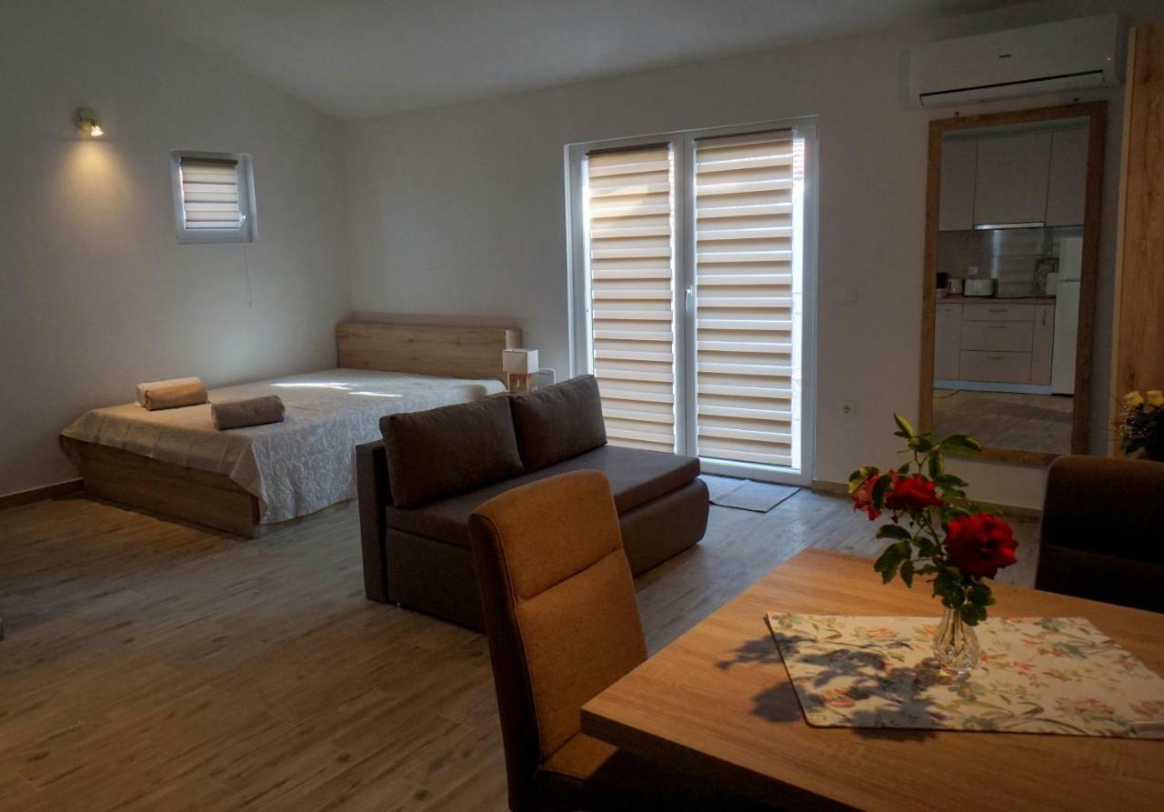יזרה Apartments Sanja מראה חיצוני תמונה