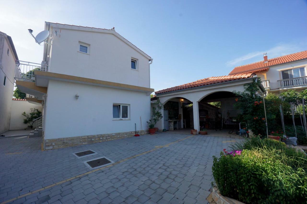 יזרה Apartments Sanja מראה חיצוני תמונה